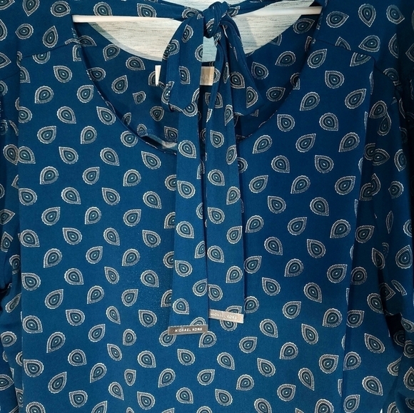Michael Kors Blouse Tie in back Long Sleeves XL  Blue Pattern soft - Picture 9 of 11